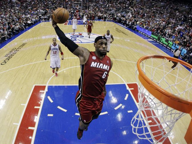 LeBron James, stella dei Miami Heat (Nba). Ap